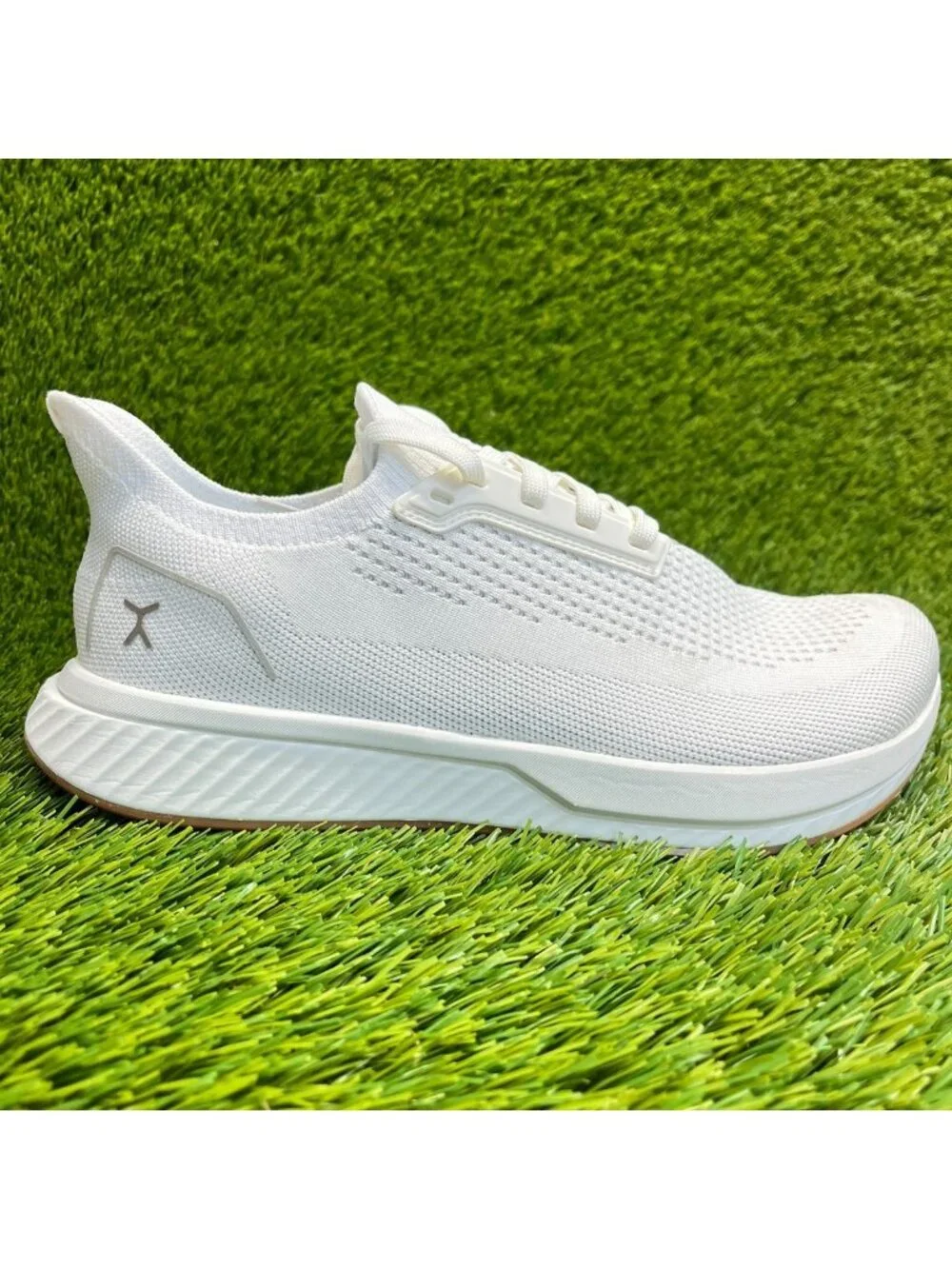 Flux Adapt Runner White Gum Mens Size 8 Womens Size 9.5 Running Athletic Shoes